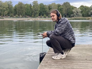 ihmisiä Lähteellä- Atso