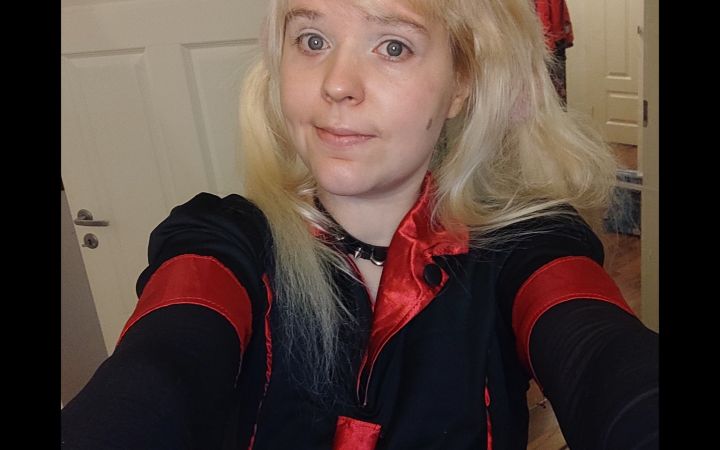 Ihmisiä Lähteellä Luna Valkama