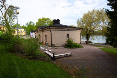 Saunarakennus kesällä