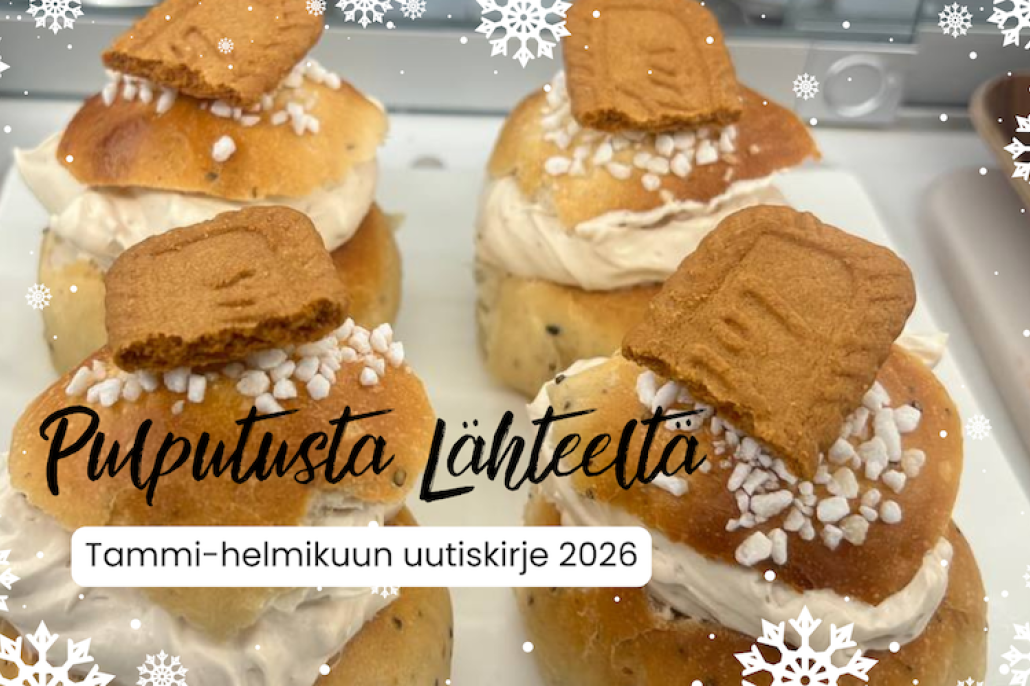 Vitriinissä kuohkeita laskiaispullia kermavaahdolla.