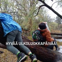 Hyvää #ulkoluokkapäivä ä Lapinlahden Lähteellä! Syksyn aikana lähialueen koulut ovat päässeet ohjatusti tutustumaan Lapinlahden luontoon teemoilla 'Luonto valmistautuu talveen' ja Itämeri.
Lapinlahdessa riittää paljon tutkittavaa pienemmillekin luonnontutkijoille 💚🐾🐻💚
#lastenluontolähde #lastenluontosuhde #ulosoppimaan