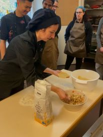 Glimpses from another amazing Food Without Borders at @kulttuuritila_merirasti with both many new faces and some of regulars!
Together with the facilitator, @meri_katja , the group baked Spanish style Empanadas with chimichurri sauce, with tuna/ egg, chicken and meat fillings. 
The participants practiced their skills in making the dough and filling the empanadas!

If you want to participate next time, keep your eyes open for when the November event opens for registration! 👀