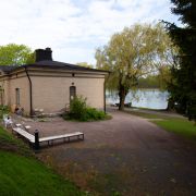 Saunarakennus kesällä