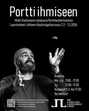 Portti ihmiseen -valokuvanäyttely
Avajaiset 5.2. klo 17! 🙌🏼
Luvassa otteita Porttiteatterin esityksistä vuosien varrelta.
Lämpimästi tervetuloa!
 
Käytävägalleria 2.2.–1.3.2026
Avoinna: ma–la klo 11–17, su klo 12–18

Porttiteatteri on vapautumisvaiheessa olevien ja jo vapautuneiden rikostaustaisten yhteisöteatteri, jota johtavat taiteen ammattilaiset. Lisätietoa: porttiteatteri.fi/tietoa-meista/
Näyttelyn teokset on kuvattu Porttiteatterin harjoituksissa tilanteissa, joissa esiintyjät ovat eläytyneet esityksen teemaan peilaten omia kokemuksiaan aiheesta.
Kuvien intensiivinen tunnelma ja läsnäolo syntyvät esiintyjien rohkeudesta ja halusta heittäytyä mukaan teatterin leikkiin ja sen suomaan vapauteen avautua sekä näyttää tunteita.
Eräs porttiteatterilainen sanoikin: ”Harjoituksissa on mahtavaa, kun ei tarvitse vetää mitään roolia”.

Lisätietoja näyttelystä löydät nettisivuiltamme ja Facebookin profiilistamme 🙌