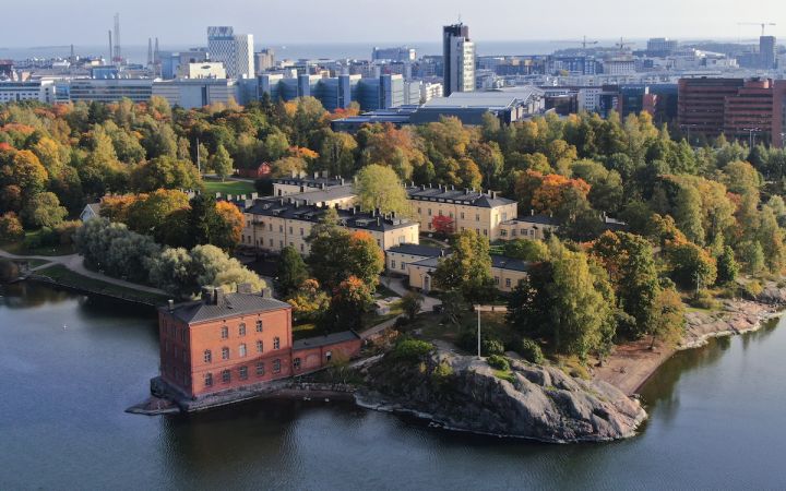 Lapinlahden alue lintuperspektiivistä kuvattuna.