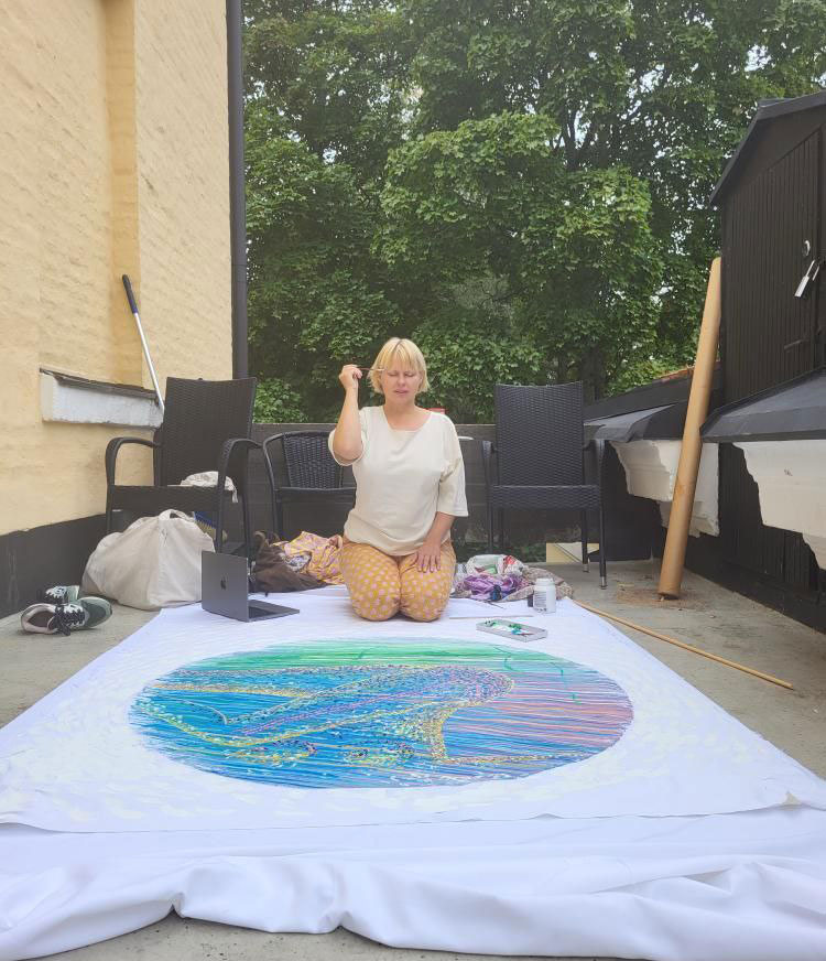 with-her-new-exhibition-weaving-the-light-sanna-saastamoinen-pays