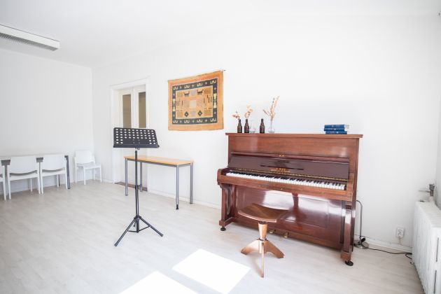 Kuvassa on Pylvässalin piano.