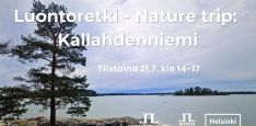 Luontoretki nature trip Kallahdenniemi aika ja logot. Taustakuva Kallahdenniemen kärjestä jossa mänty, kalliota ja laaja maisema merelle hieman pilvisellä säällä