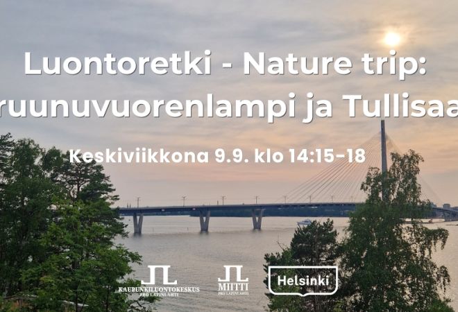 Kruunuvuorenlampi ja Tullisaari retkikuva infoineen. Taustakuva on Kruunuvuorenlammen läheltä merimaisema Kruunuvuorensillalle auringon laskiessa