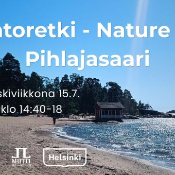 Luontoretki nature trip pihlajasaari tapahtuman aika ja logot. Taustakuva Pihlajasaaren rannalta aurinkoisena päivänä, näkyy kimmeltävä merenranta hiekkaa puita pukukoppeja ja kaukana ihmisiä