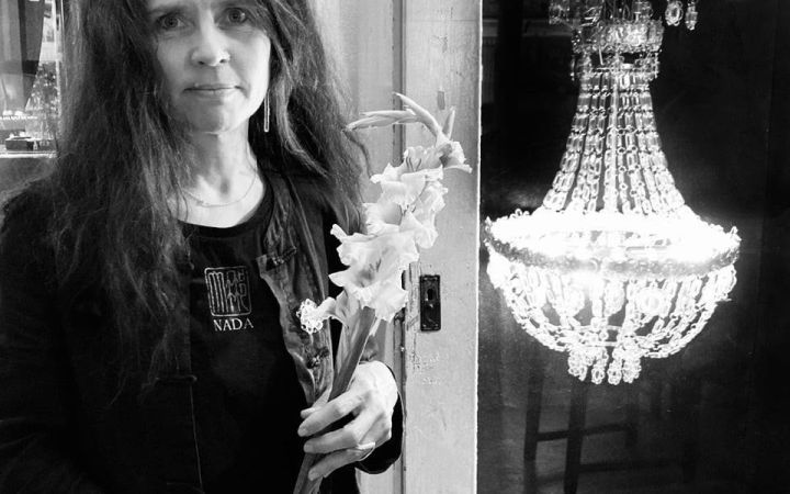 ihmisia lähteellä Kuvataiteilija Cia Karlsson