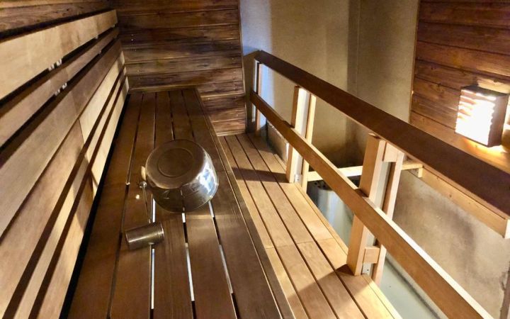 Kuva saunan lauteista