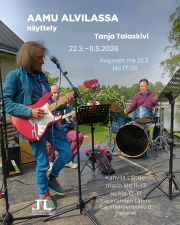 Näyttely: Aamu Alvilassa
22.3.–11.5.2026
Kahvila Lähde
Avajaiset pidetään Kahvila Lähteessä maanantaina 23.3. klo 17–20! 🧡
Alvilan olohuoneen seinällä on taulu, jossa lukee:
”Voidaksesi olla onnellinen, sinun tulee tehdä hyvää.” — Leo Tolstoi
Kakspy Palvelut Oy:n hallinnoima Alvila on mielenterveyskuntoutujille tarkoitettu ympärivuorokautinen palveluasumisen koti.
”Haluan tehdä hyvää näillä kuvilla. Tarkoituksenani on, että nämä kolme Alvilan asukasta saavat tulla esiin omina itsenään – rohkeina ja luonnollisina. He avasivat minulle ovensa myös koteihinsa. Nämä asukkaat ovat persoonallisia, jopa boheemeja.
Kutsun kuviani katsovat ihmiset tutustumaan näihin asukkaisiin. He voivat paremmin kuin kymmenen vuotta sitten, mutta tarvitsevat edelleen tukea elämässään. He ovat inhimillisiä siinä missä muutkin ihmiset. He eivät “tartuta” sairauksiaan muihin. He ovat myös herkkiä ja joskus haavoittuvaisiakin. Heilläkin on ihmisoikeutensa.
******************************************************
Exhibition: Morning at Alvila
22 March – 11 May 2026
Kahvila Lähde
Opening reception at Kahvila Lähde on Monday 23 March, 17:00–20:00! 🧡