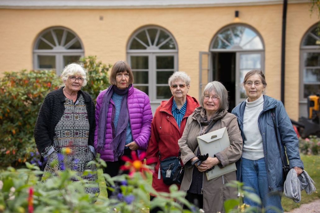 ihmisiä lähteellä Eva-Liisa Kajas, Kristina Pappila, Irma Pillai, Marja Halla-Seppälä ja Helena Lahtinen
