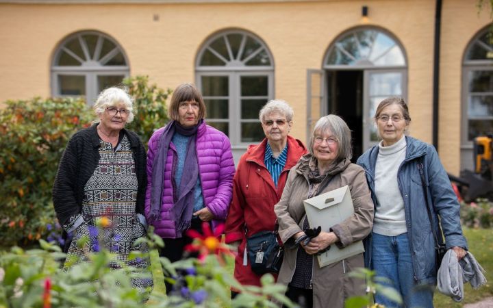 ihmisiä lähteellä Eva-Liisa Kajas, Kristina Pappila, Irma Pillai, Marja Halla-Seppälä ja Helena Lahtinen