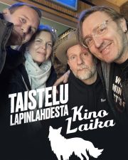Lapinlahti-yhteisön väkeä vieraili tunnelmallisessa Kino Laikassa, kun Taistelu Lapinlahdesta -elokuva sai esityksensä Karkkilassa! Kino Laikan omistavat elokuvaohjaaja Aki Kaurismäki ja teatterin toimitusjohtaja, kirjailija Mika Lätti. Mika Lätti oli vastassa Lapinlahden edustajia.
 
Taistelu Lapinlahdesta -dokumentin ohjaaja Klaus Welp, Nonni Mäkikärki Pro Lapinlahti mielenterveysseurasta ja Ville Pellinen Lapinlahden Lähde Oy:stä kertoivat ennen elokuvaa yleisölle dokumentin taustoista ja Lapinlahden Lähteestä.
 
Kino Laikan yleisö antoi upeat aplodit elokuvan päättyessä, ja Q&A-keskustelutuokiossa osallistuttiin aktiivisesti ja annettiin mielenkiintoisia huomioita ja kiitoksia tekijöille. Lapinlahti-yhteisön sinnikkyys sai ihailua osakseen.
 
Högforsin historiallisella ruukkialueella sijaitseva elokuvateatteri Kino Laika sopi hienolla tavalla juuri tämän elokuvan näyttämisen miljööksi. Mika Lätin kanssa todettiin, että Lapinlahden Lähteellä ja Kino Laikalla on paljon yhteistä. Kumpikin on syntynyt yhteisönsä aktiivien sitoutuneen panoksen ja sinnikkyyden johdosta talkoovoimin.
 
Teemme ilolla yhteistyötä jatkossakin! Vielä iso kiitos Kino Laikalle ja yleisölle.
 
Ellei Kino Laika ole vielä tuttu, suosittelemme lämpimästi vierailua elokuvissa, konserteissa, baarissa ja vaikkapa Pidä huivista kiinni, Tatjana -diskossa! www.kinolaika.fi

Seuraava Taistelu Lapinlahdesta -näytös on Kino Engelissä su 1.3. klo 15, osta liput Kino Engelin sivuilta!
