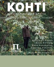 🌷Lämmin kevät kutsuu Lapinlahden Lähteelle, jossa on esillä mielikuvituksellisia, dokumentaarisia ja luontoaiheisia näyttelyitä. Näyttelyt ovat esillä Käytävägalleriassa, Osasto5:ssä, Aleksis Kiven käytävällä, Kahvila Lähteellä ja Venetsia-talossa sijaitsevassa Galleria Kirjossa.

Lämpimästi tervetuloa💚

NÄYTTELYT:

KOHTI – havaintoja rajapinnalta
4.3.-4.5.
Käytävägalleria, 1.krs
Avoinna ma–la klo 11–17, su klo 12–17

6 valokuvaajan yhteisnäyttely tarkastelee yksinäisyyttä eri elämäntilanteissa. Dokumentaariset sarjat käsittelevät muun muassa leskeyttä, mielenterveyttä, omaishoivaa ja eron jälkeistä yksin elämistä. 

Through our Lens
15.4.-3.5.
Käytävägallerian välitila, 1. krs

Through Our Lense is a participatory photography project at MIITTI, exploring connection, belonging, and everyday life through diverse perspectives.

Irja Tuomi: Salat julki
17.3.-10.5.
Osasto5, 1.krs
Avoinna ma–la klo 11–17, su klo 12–17

Salat julki -näyttely esittää etsaus- ja akvatintatekniikoin toteutettuja grafiikanvedoksia ja keramiikkaa. Teokset käsittelevät ajan kulkua, hiljaisuutta ja ihmisen sisäistä maailmaa.

Tanja Talaskivi: Aamu Alvilassa
22.3.-11.5.
Kahvila Lähde, 1.krs
Avoinna ma–la klo 11–17, su klo 12–17

Valokuvanäyttely tekee näkyväksi Alvilan asukkaiden tarinat – herkkyyden, ihmisyyden ja arvon.
Kyse on myös heidän kodistaan, jota uhkaa muutos. 

Autismisäätiön kevätnäyttely: Mielikuvituksen voima ja vapaus
5.3.-17.5.
Venetsia-talo
Avoinna la–su klo 12–16
pe 8.5. klo 10-14

Autismisäätiön näyttely vie mielikuvitusmaailmaan. Piirustukset, maalaukset ja veistokset tuovat näkyväksi mielikuvituksen voiman, taidon ja tahdon luoda uutta. 

Reeta Cagnani: Korjaava katse
10.4.-28.5.
Aleksis Kiven käytävä, 2.krs
Avoinna ma–la klo 11–17, su klo 12–17

Lapinlahdessa esillä olevien Voimaeläinten (karhu, kurki, orava, merikotka) sekä Afrikan eläinten katseista voit ammentaa samaa – turvaa, rauhaa tai voimaa. Ota vastaan se, mitä tänään tarvitset.

SAAVUTETTAVUUS

Lapinlahden päärakennuksen 1. kerrokseen on esteetön kulku Ruoholahden puoleisen sivuoven rampin kautta. Tarvittaessa työntekijät auttavat sinua mielellään💚