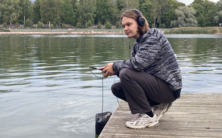 ihmisiä Lähteellä- Atso