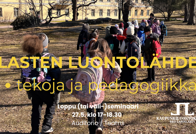 Lapsiryhmä Lapinlahden puistossa reput selässä