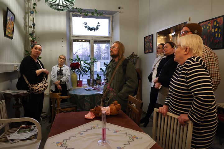 Kuvassa on Kahvila lähteen galleria