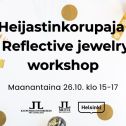 Heijastinkorupaja Reflective jewelry workshop info ja logot. Taustakuvassa kultaisia koristeita valkoisella taustalla