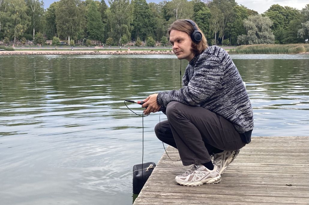 ihmisiä Lähteellä- Atso